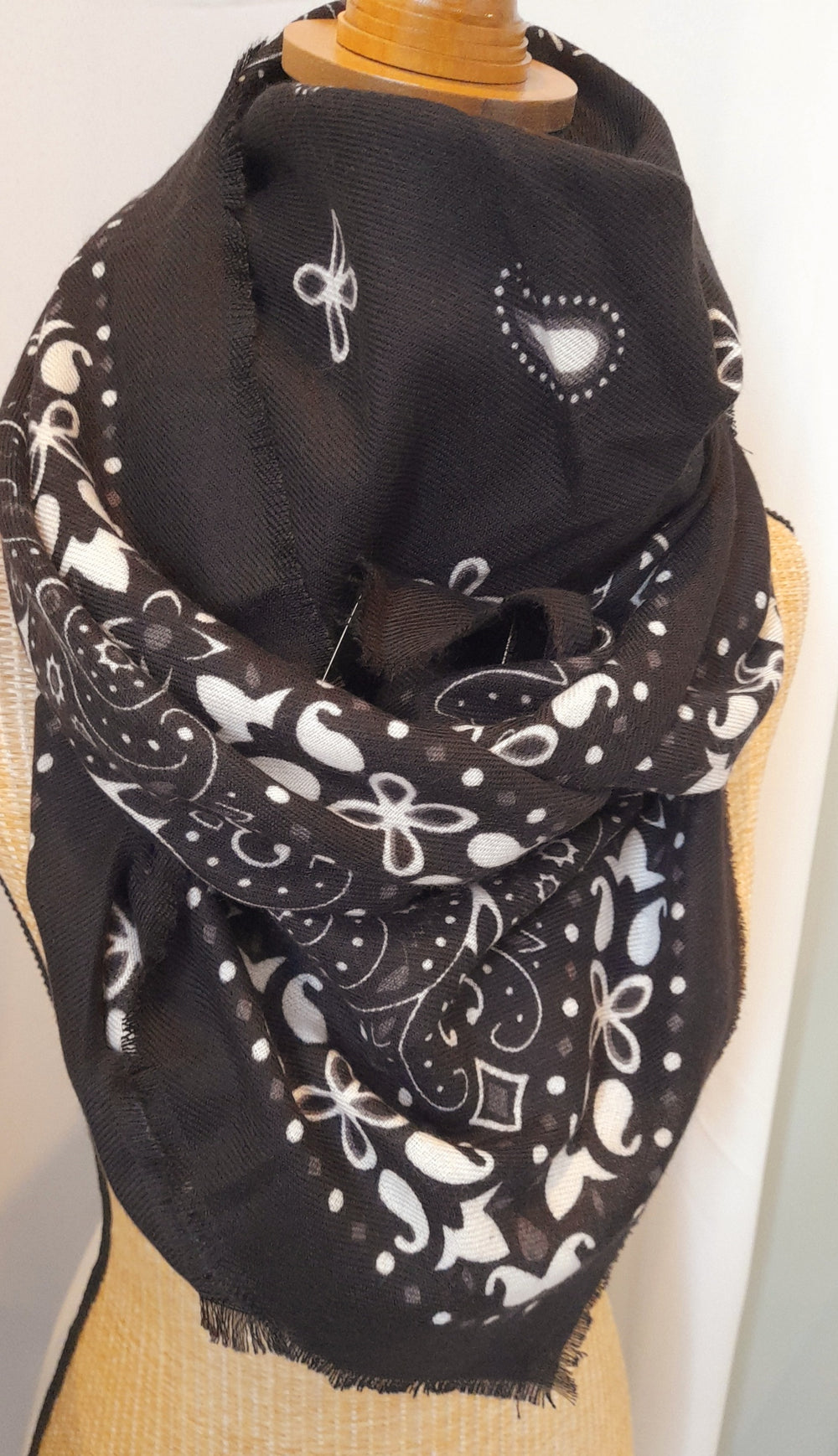 Écharpe carrée 110 x 110 cm en viscose et laine Bandana Paisley