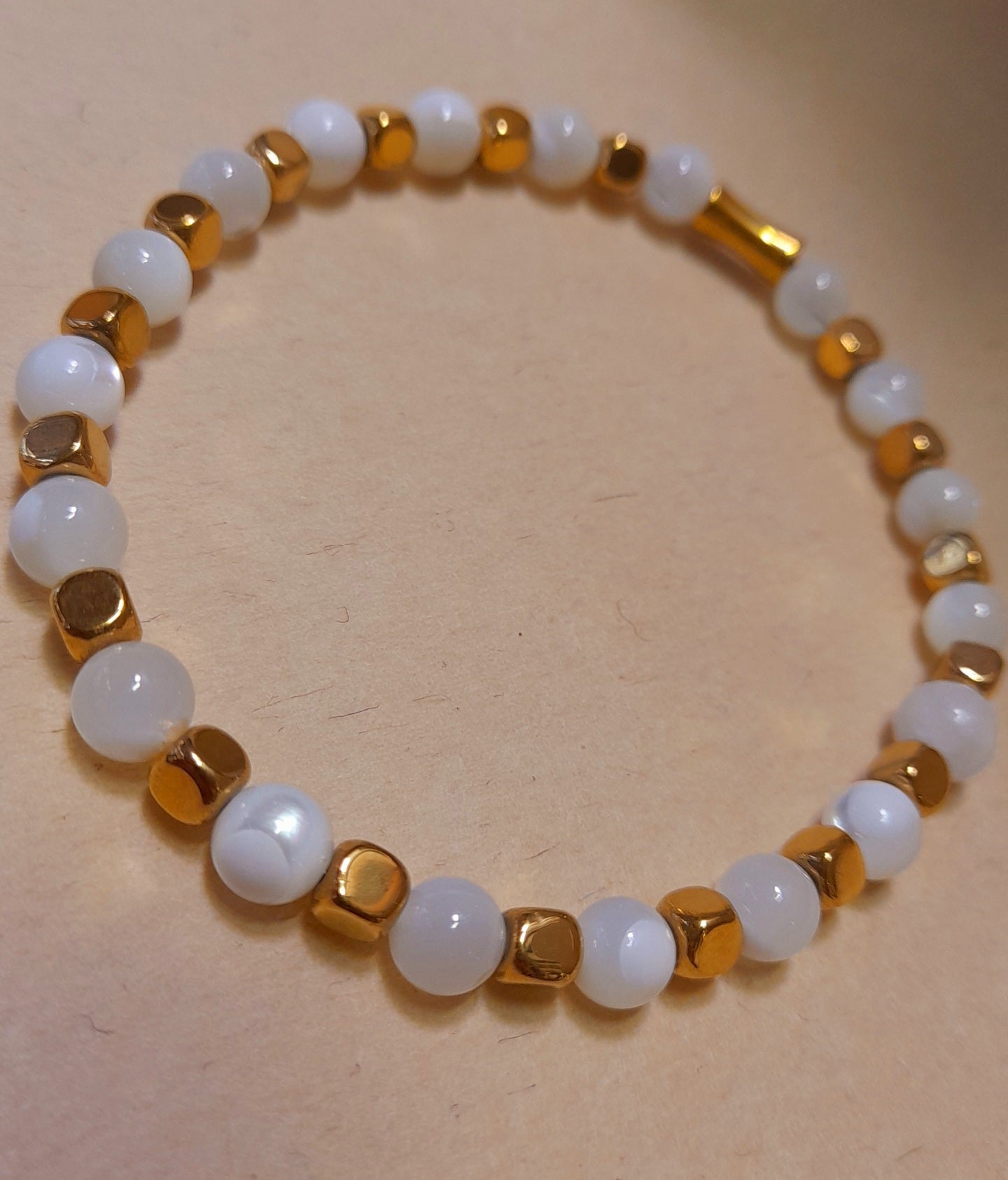 Bracelet Nacre Blanche 6 mm – Douceur et Élégance Naturelle  Limdéa
