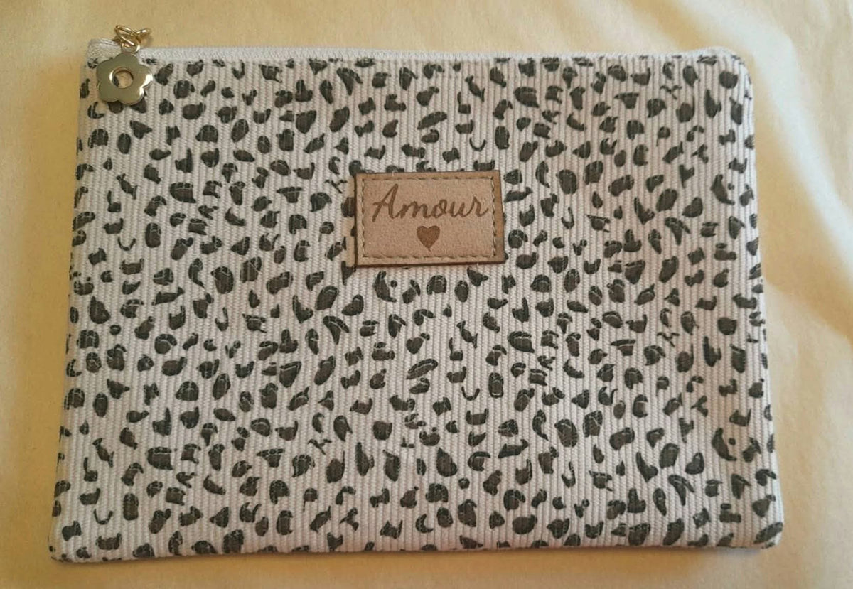 Pochette léopard 14 x 20 cm  Toile douce et fermeture dorée