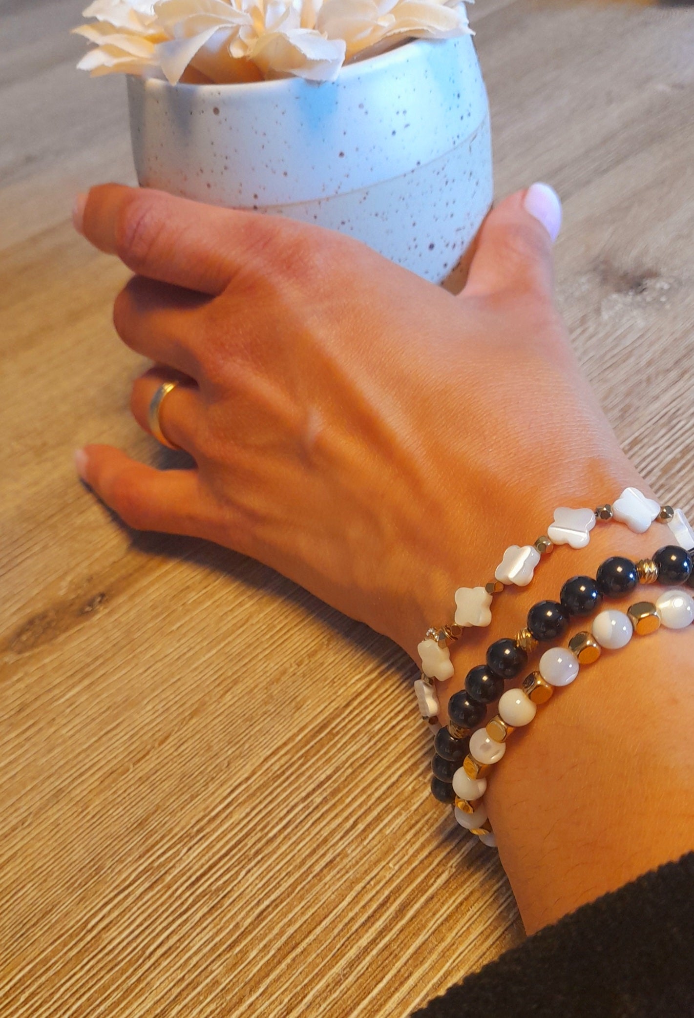 Bracelet Trèfle Nacre Blanche  Douceur et Élégance Naturelle  Limdéa